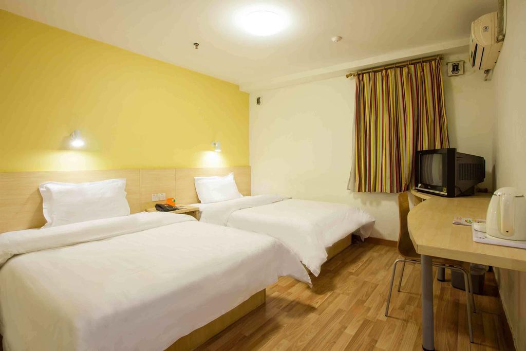 7Days Inn Shanghai Everbright Convention And Exhibition Center Room photo